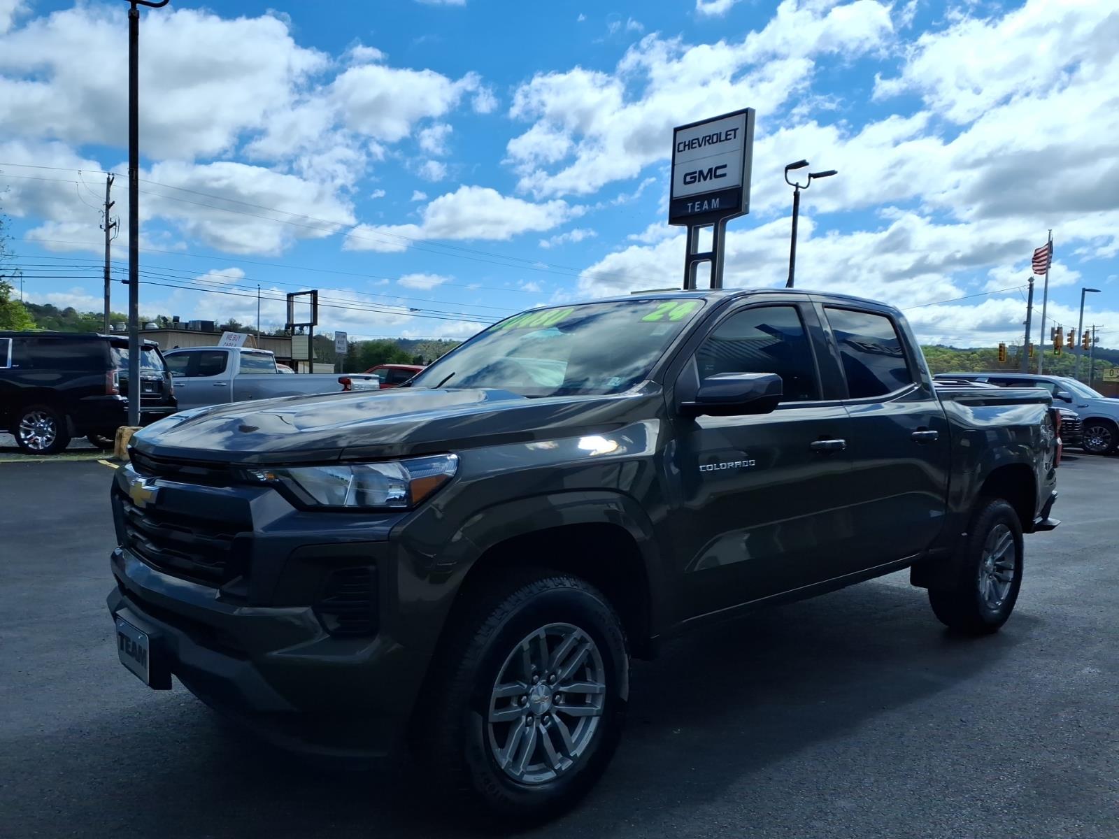 2024 Chevrolet Colorado LT - 2