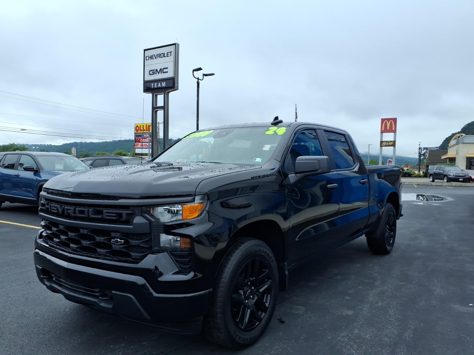 2024 Chevrolet Silverado 1500 photo 3 of 26
