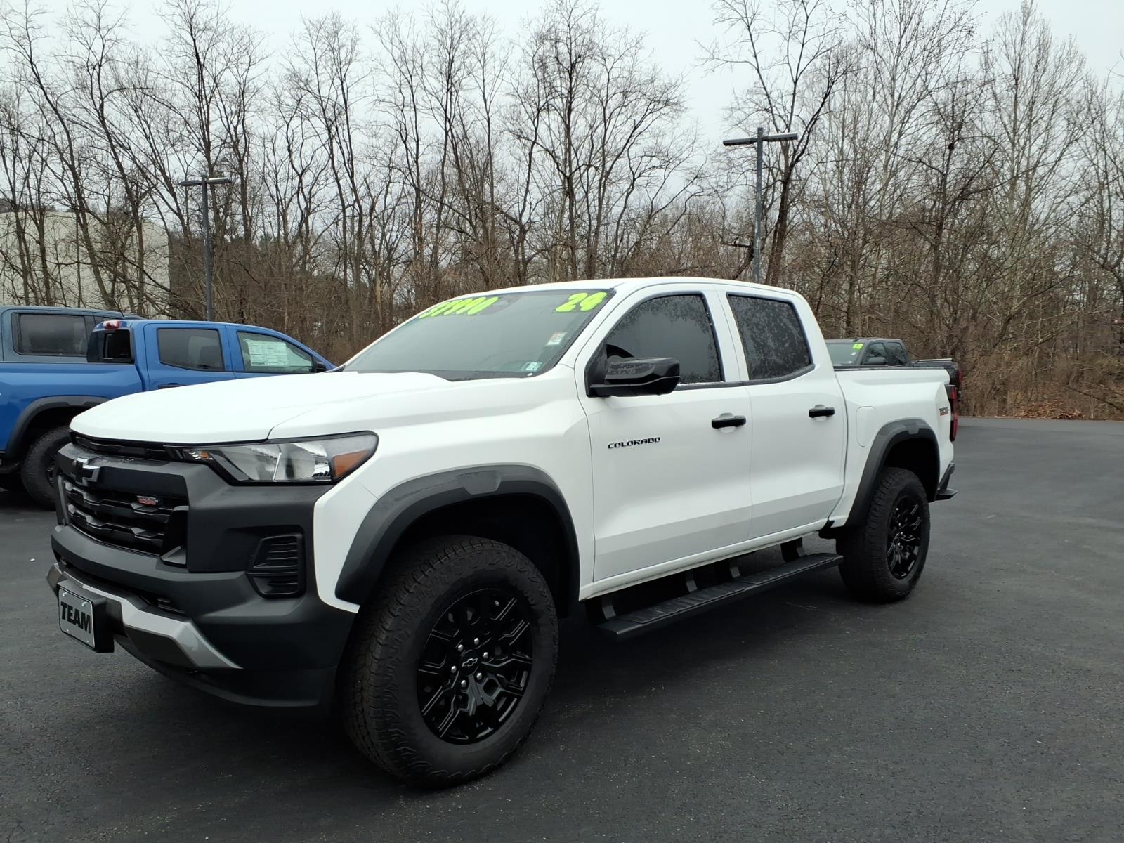 2024 Chevrolet Colorado Trail Boss Summit White at Team Chevrolet Buick GMC