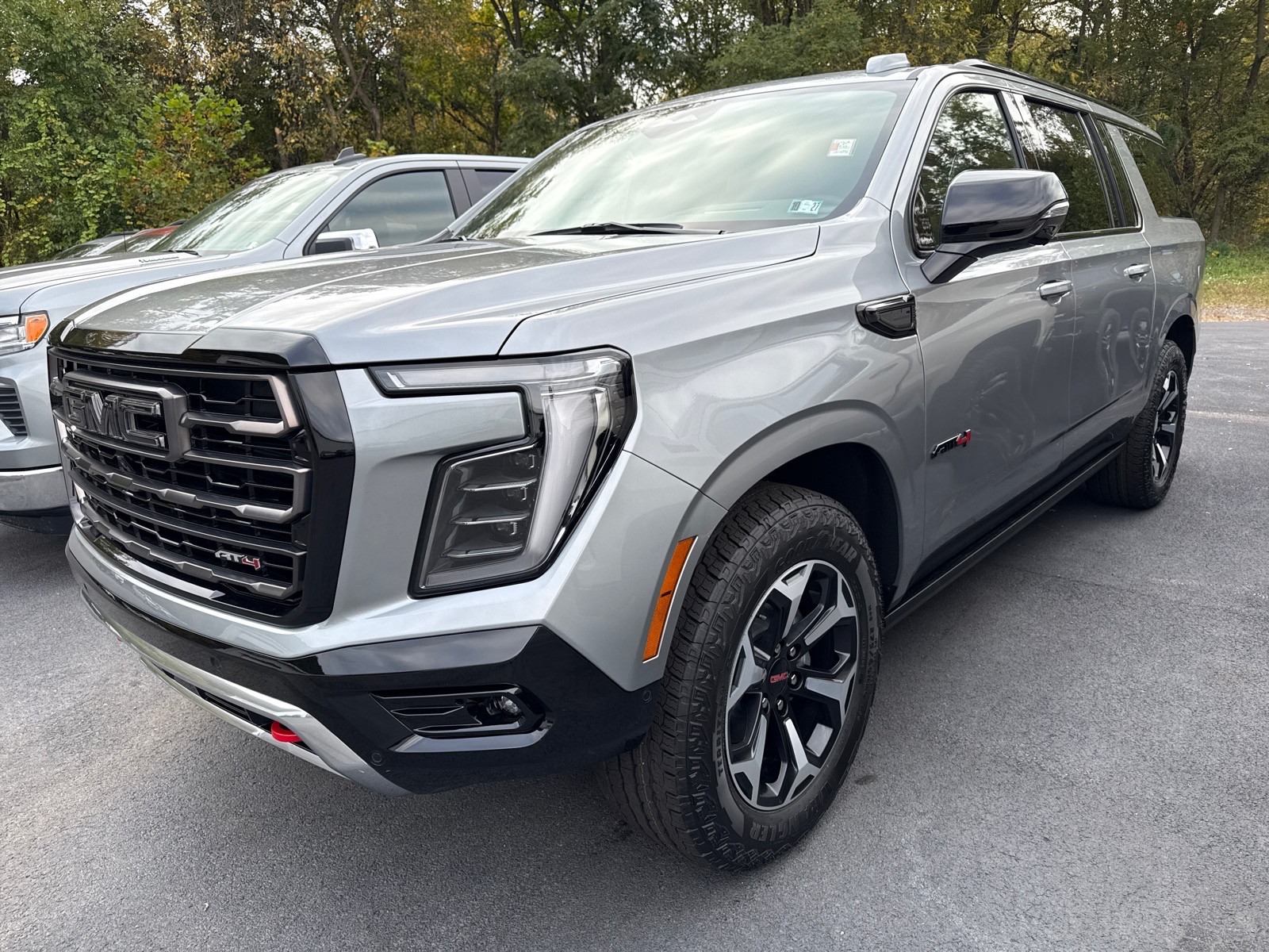 2027 GMC Yukon XL photo 3 of 12