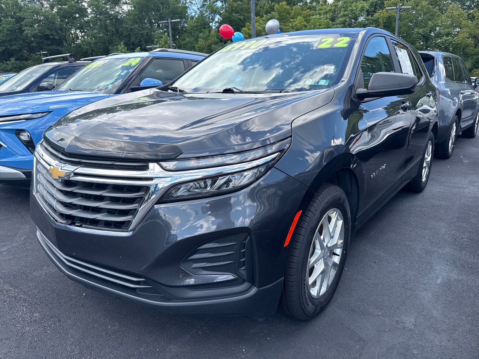 2022 Chevrolet Equinox photo 3 of 18