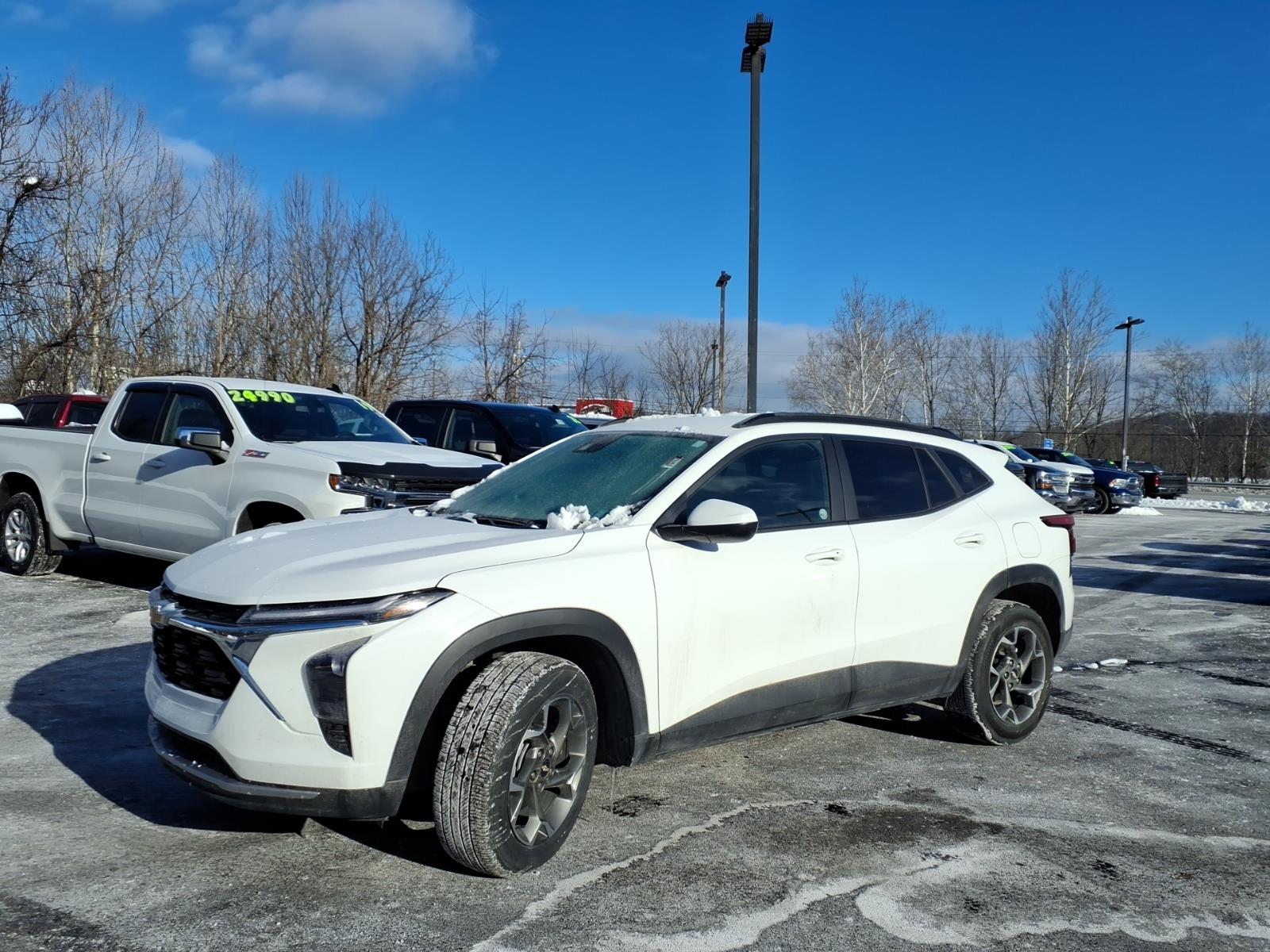 2025 Chevrolet Trax LT Summit White (gaz) at Memorial Highway Chevrolet