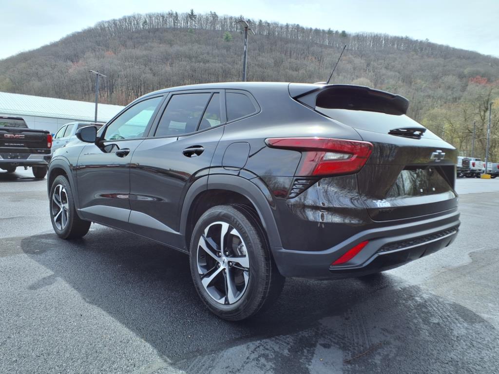 2024 Chevrolet Trax RS - 2
