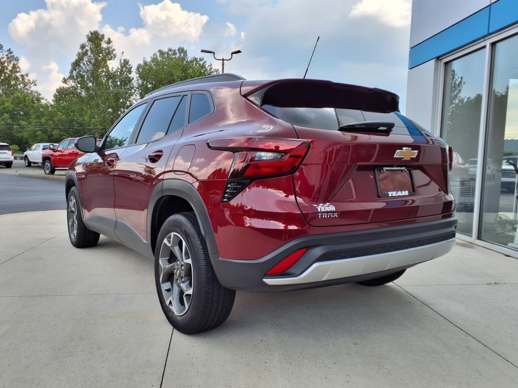 2024 Chevrolet Trax LT - 2