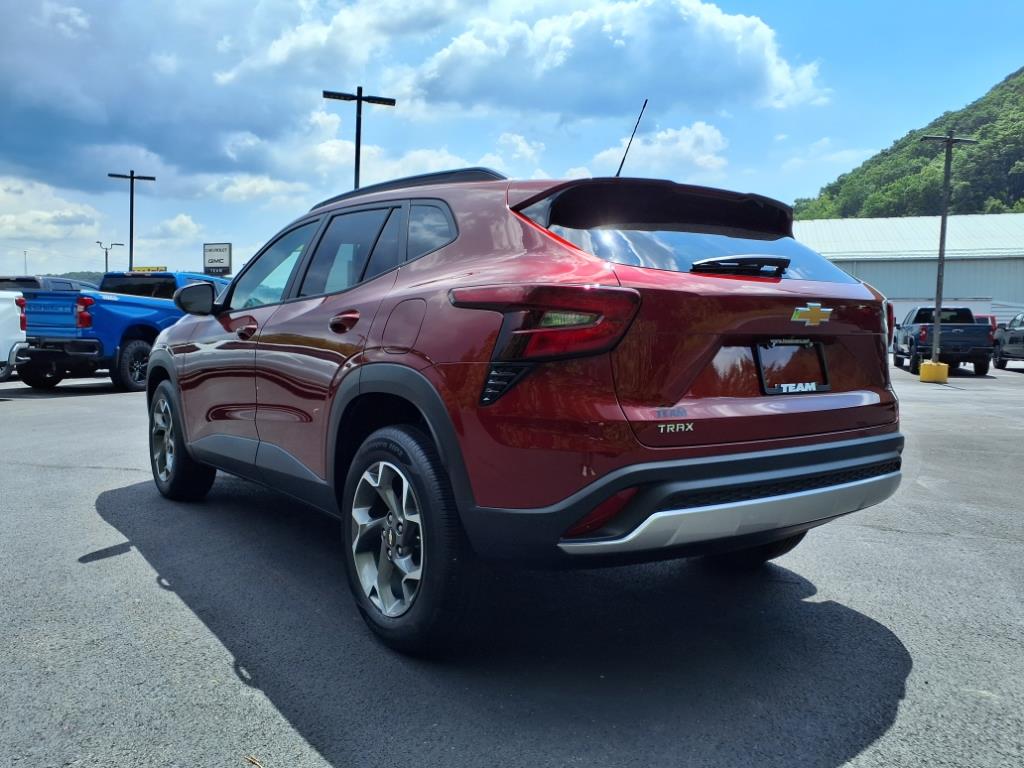 2024 Chevrolet Trax LT - 2
