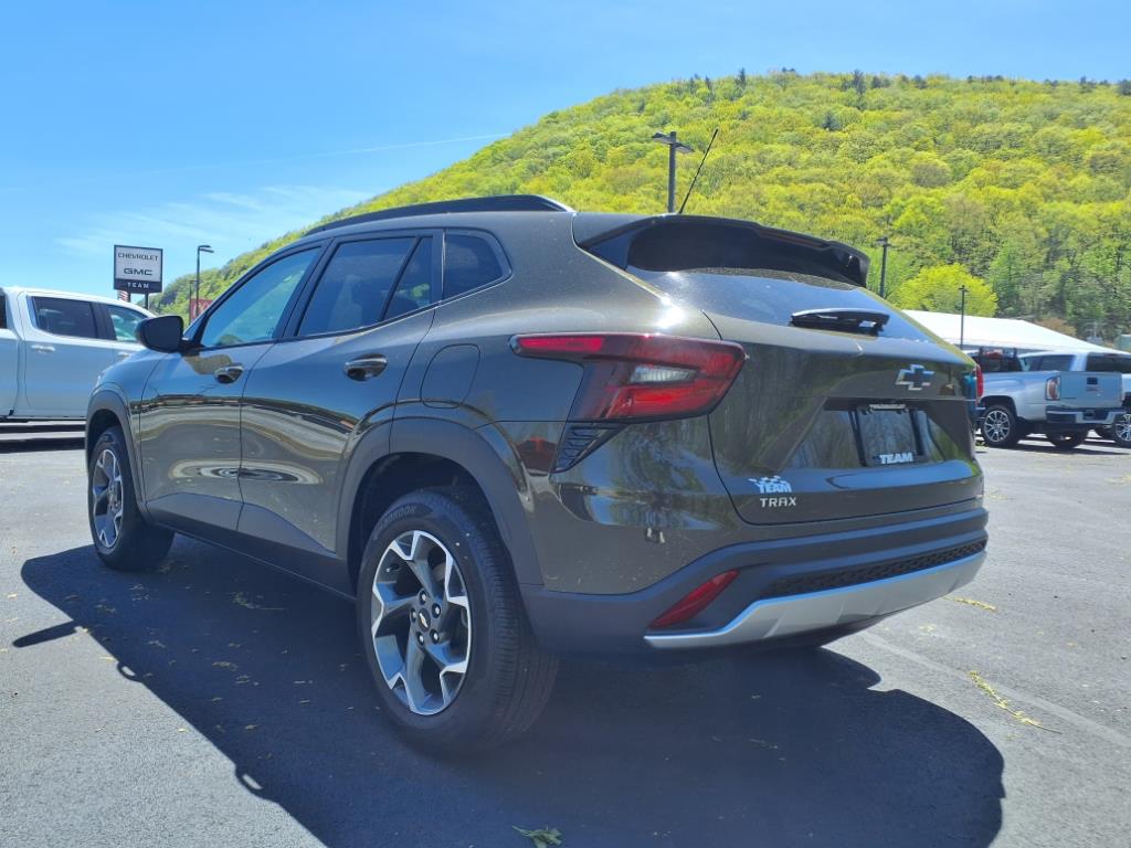 2024 Chevrolet Trax LT - 2