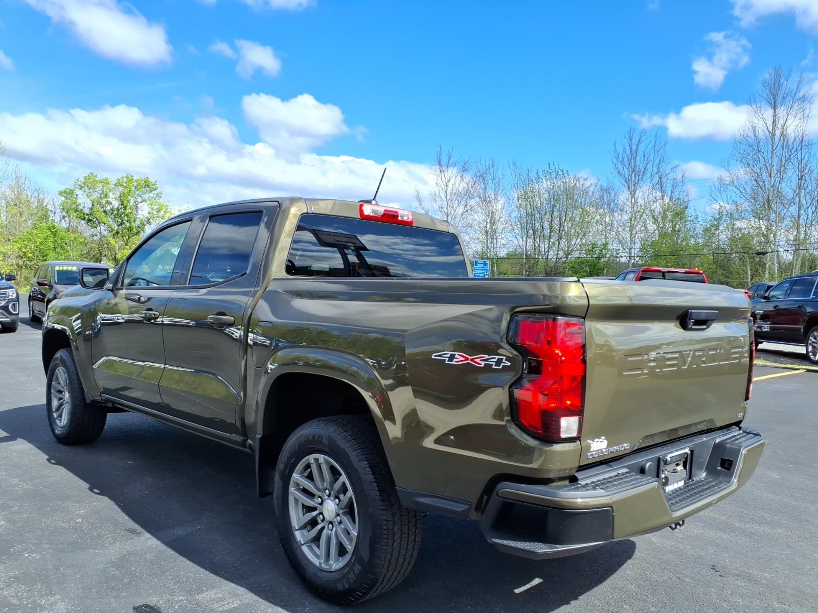 2024 Chevrolet Colorado LT - 3