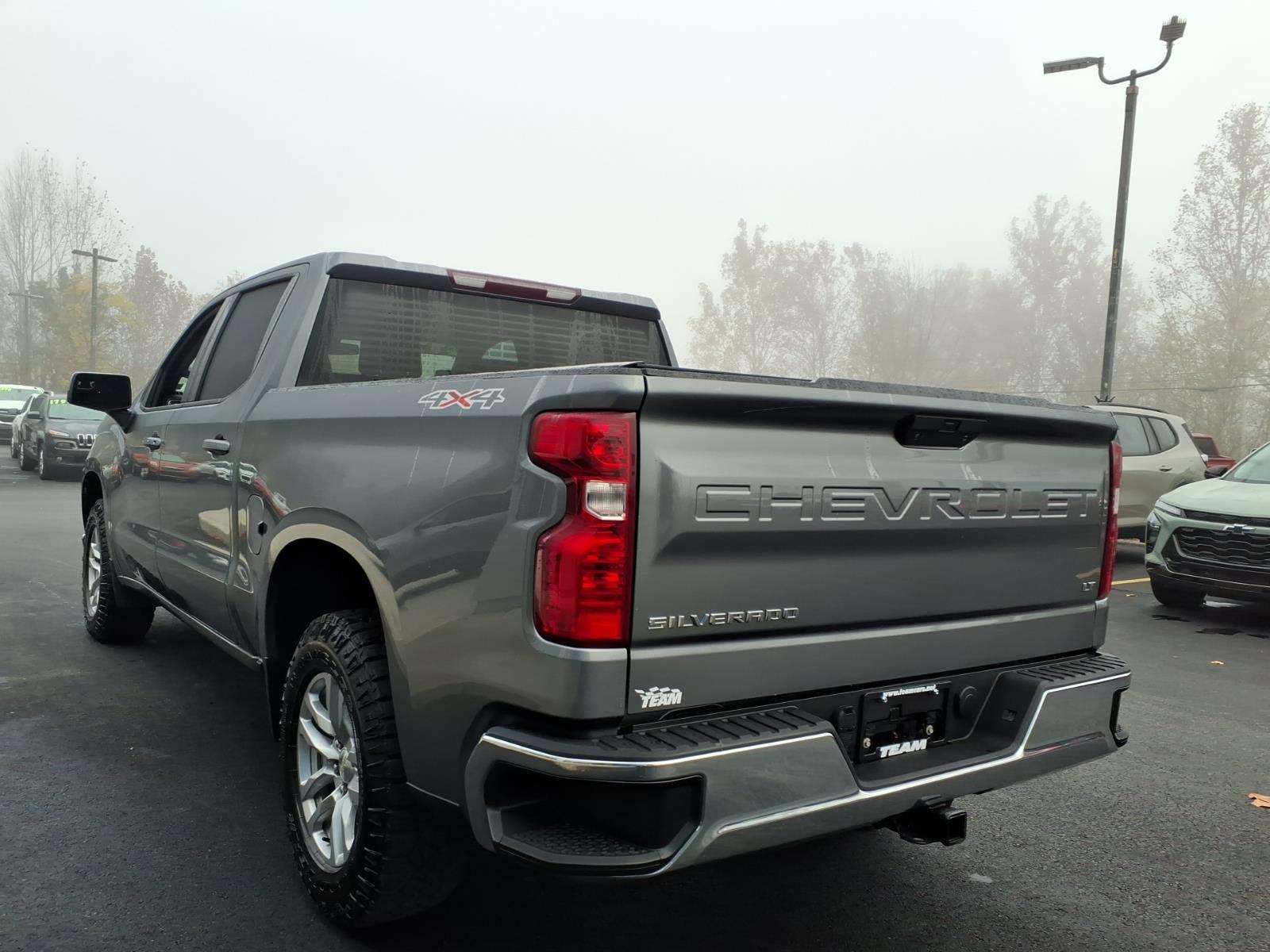 2021 Chevrolet Silverado 1500 photo 4 of 26
