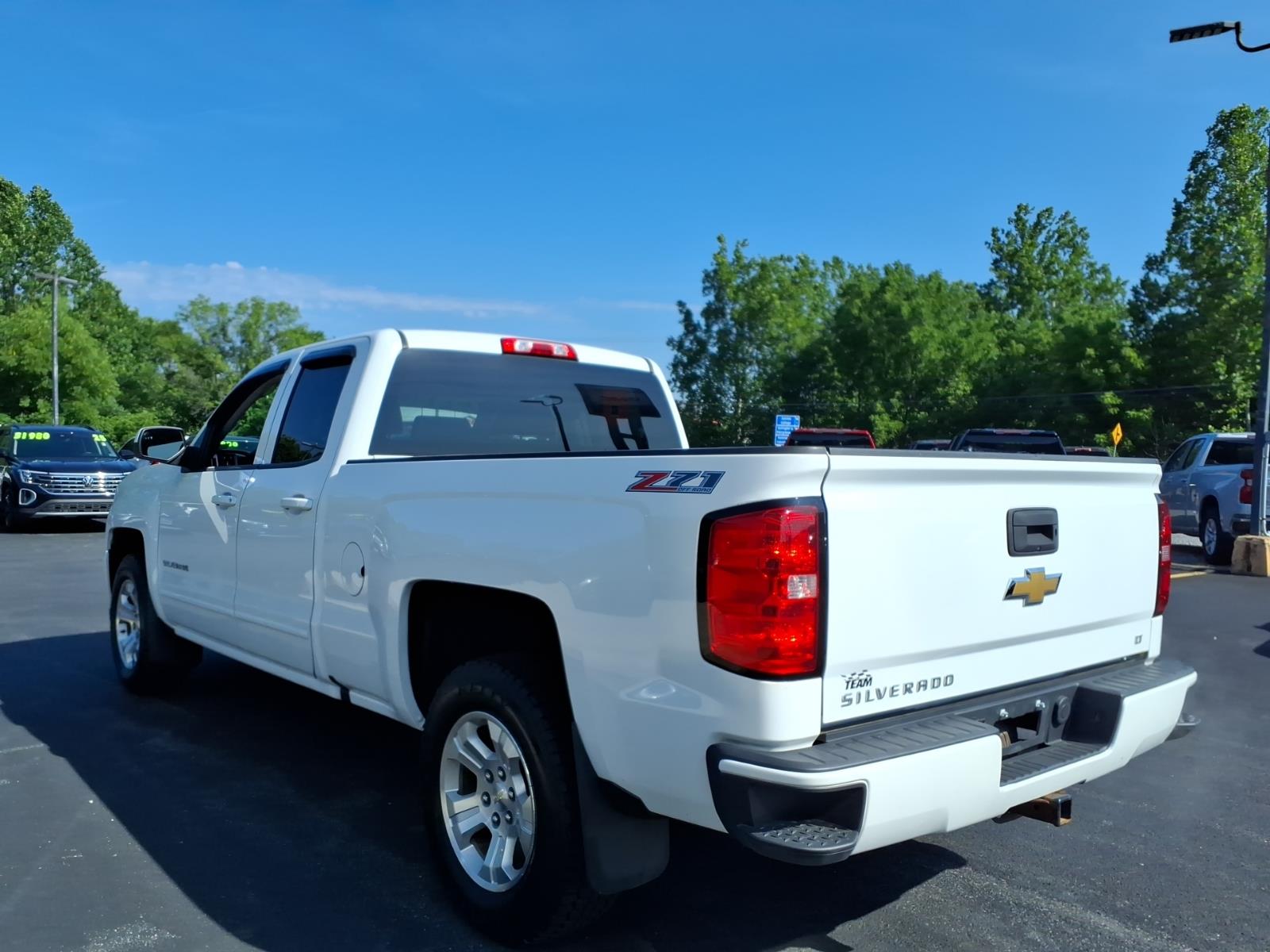 2017 Chevrolet Silverado 1500 photo 4 of 26