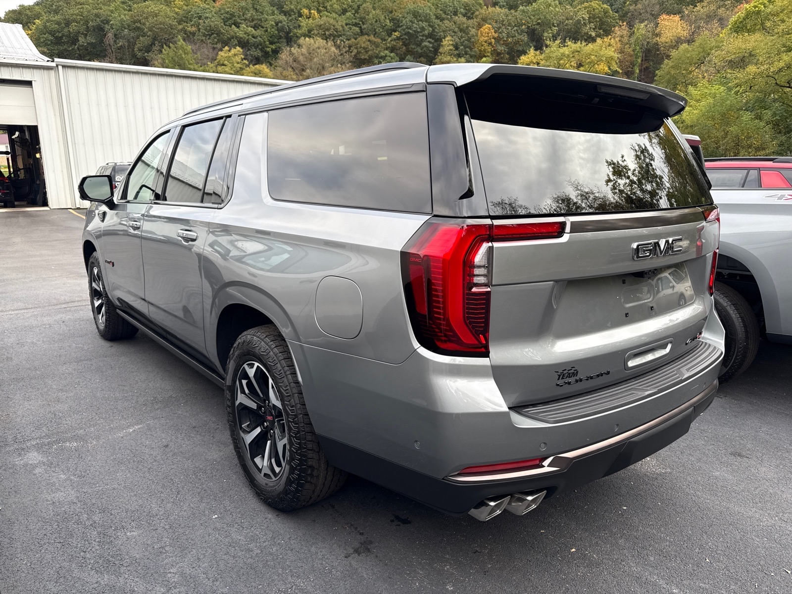 2027 GMC Yukon XL photo 4 of 12