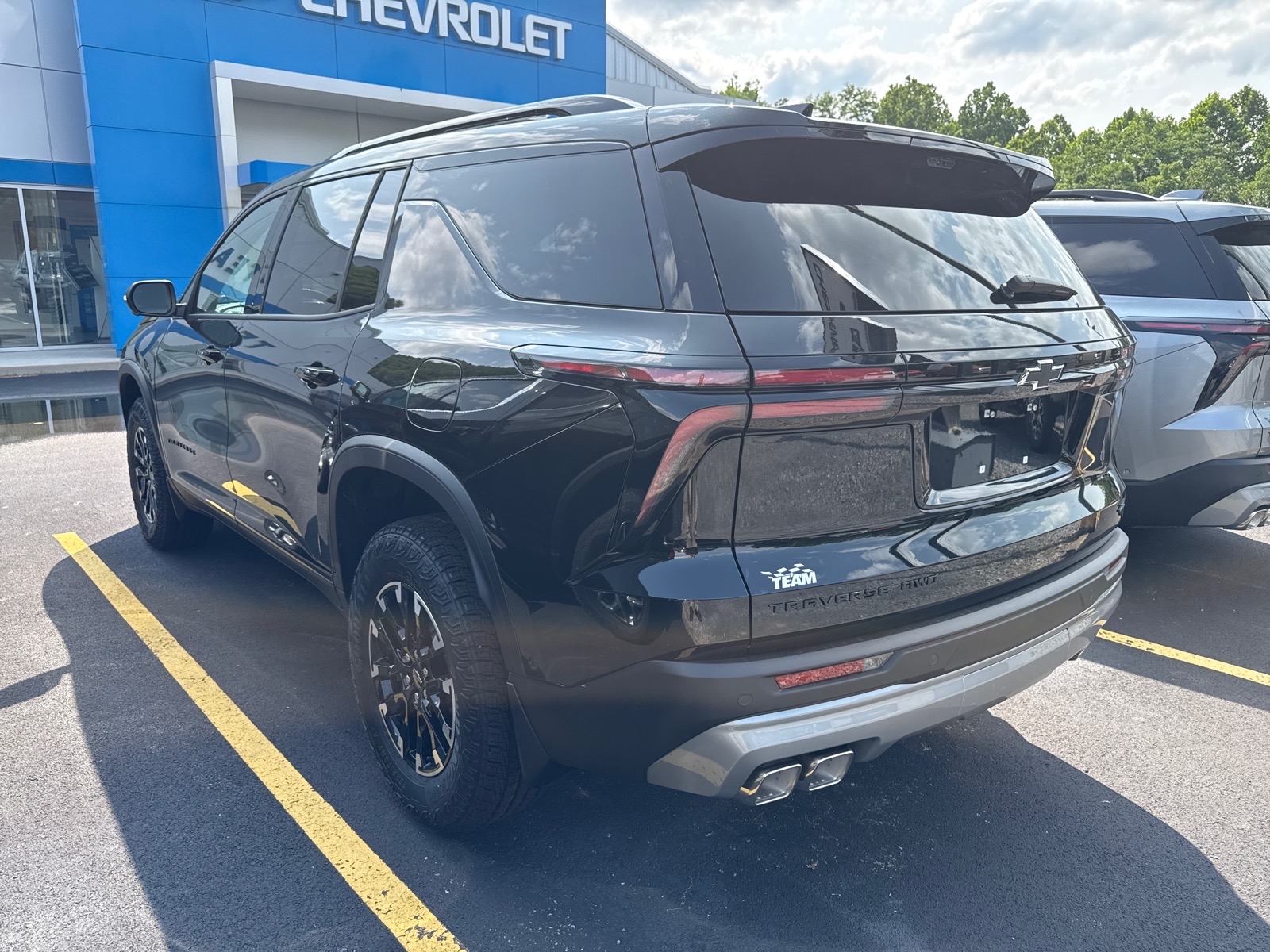 2026 Chevrolet Traverse Z71 Mosaic Black Metallic Gb8 at Team Chevrolet Buick GMC