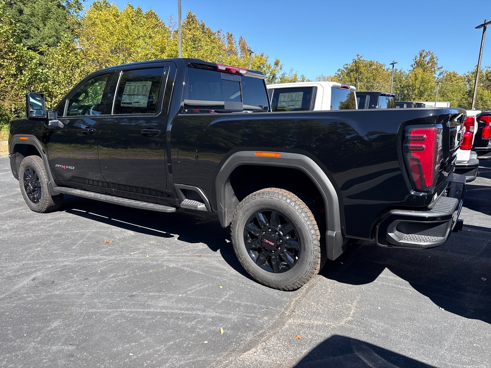 2026 GMC Sierra 2500HD photo 4 of 11