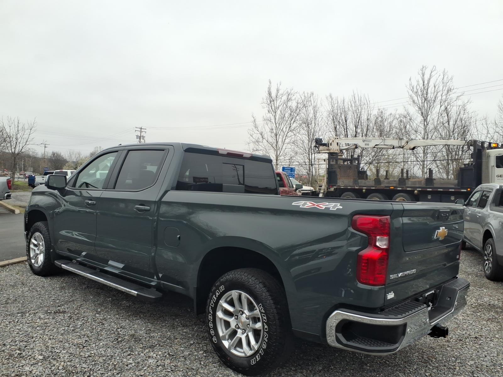 2025 Chevrolet Silverado 1500 LT - 3
