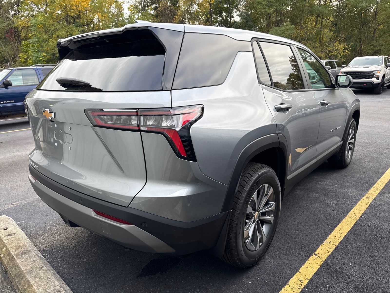 2027 Chevrolet Equinox photo 4 of 6