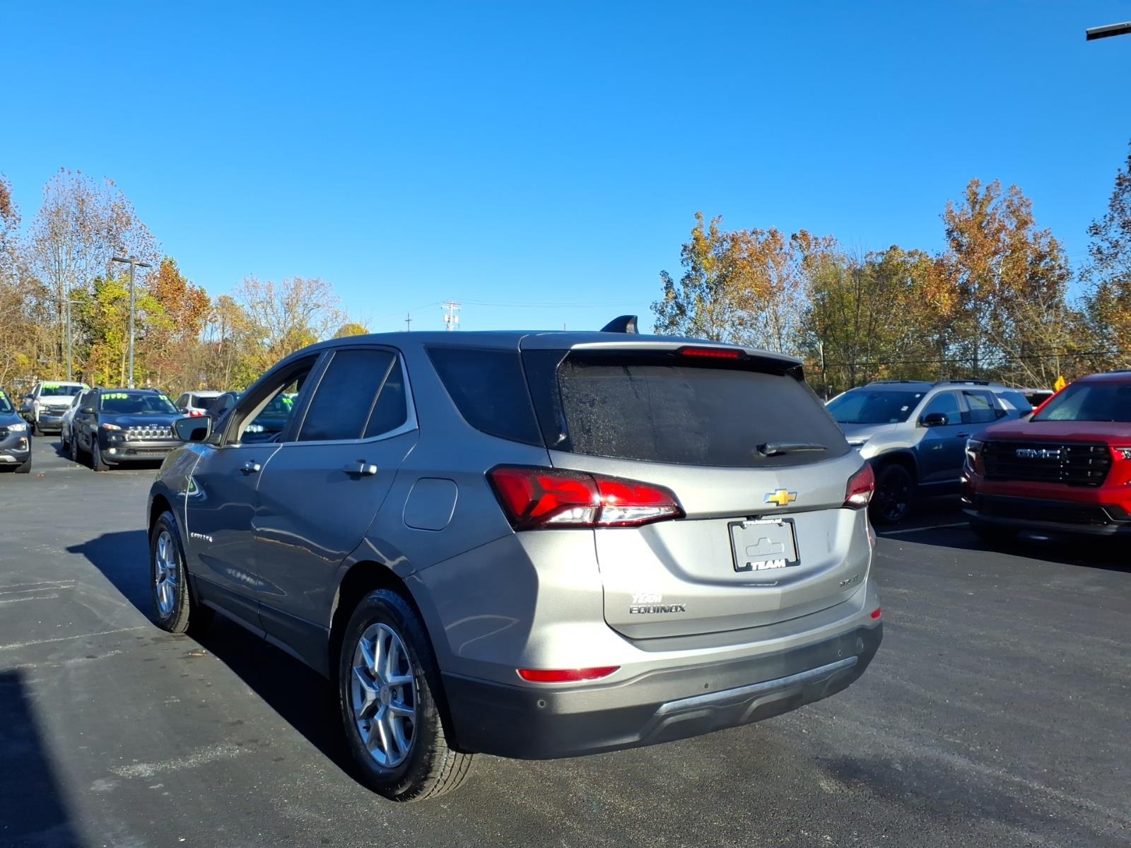 2023 Chevrolet Equinox photo 4 of 27