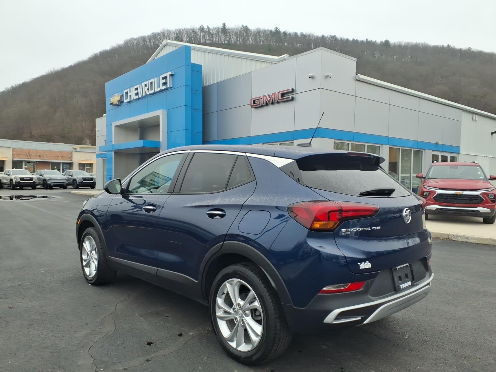 View vehicle photo 4