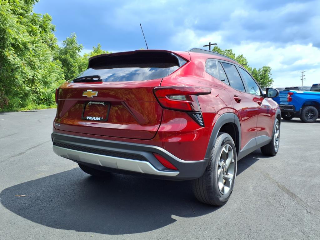 2024 Chevrolet Trax LT - 3