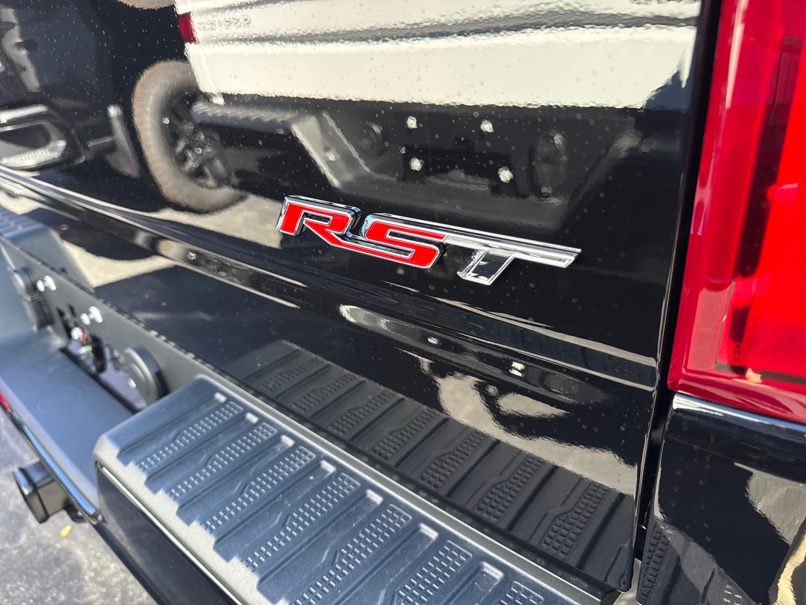 2026 Chevrolet Silverado 1500 photo 5 of 9