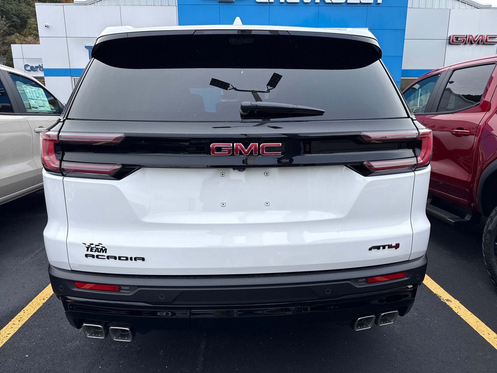 2026 GMC Acadia photo 5 of 8