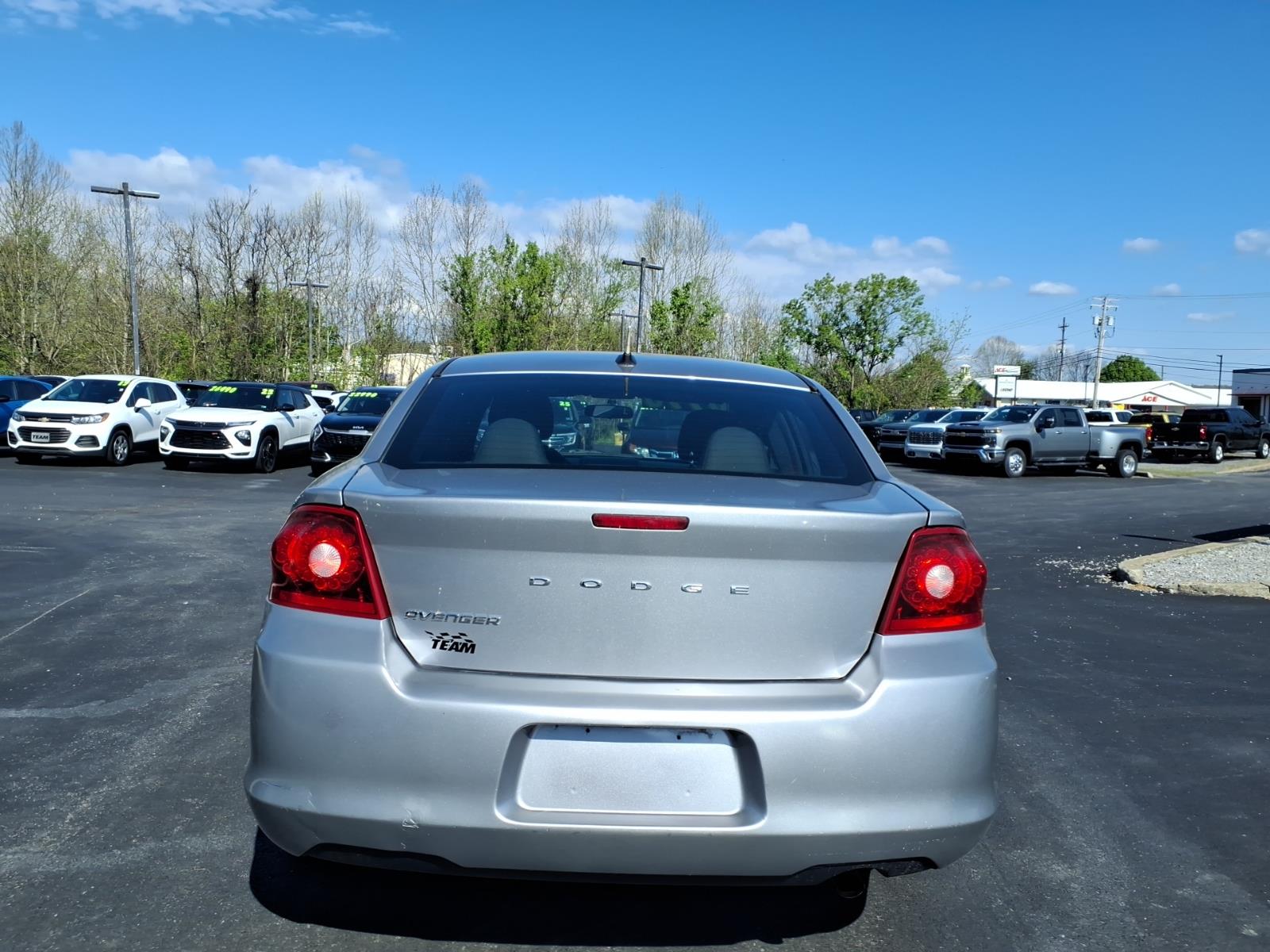2014 Dodge Avenger SE - 5
