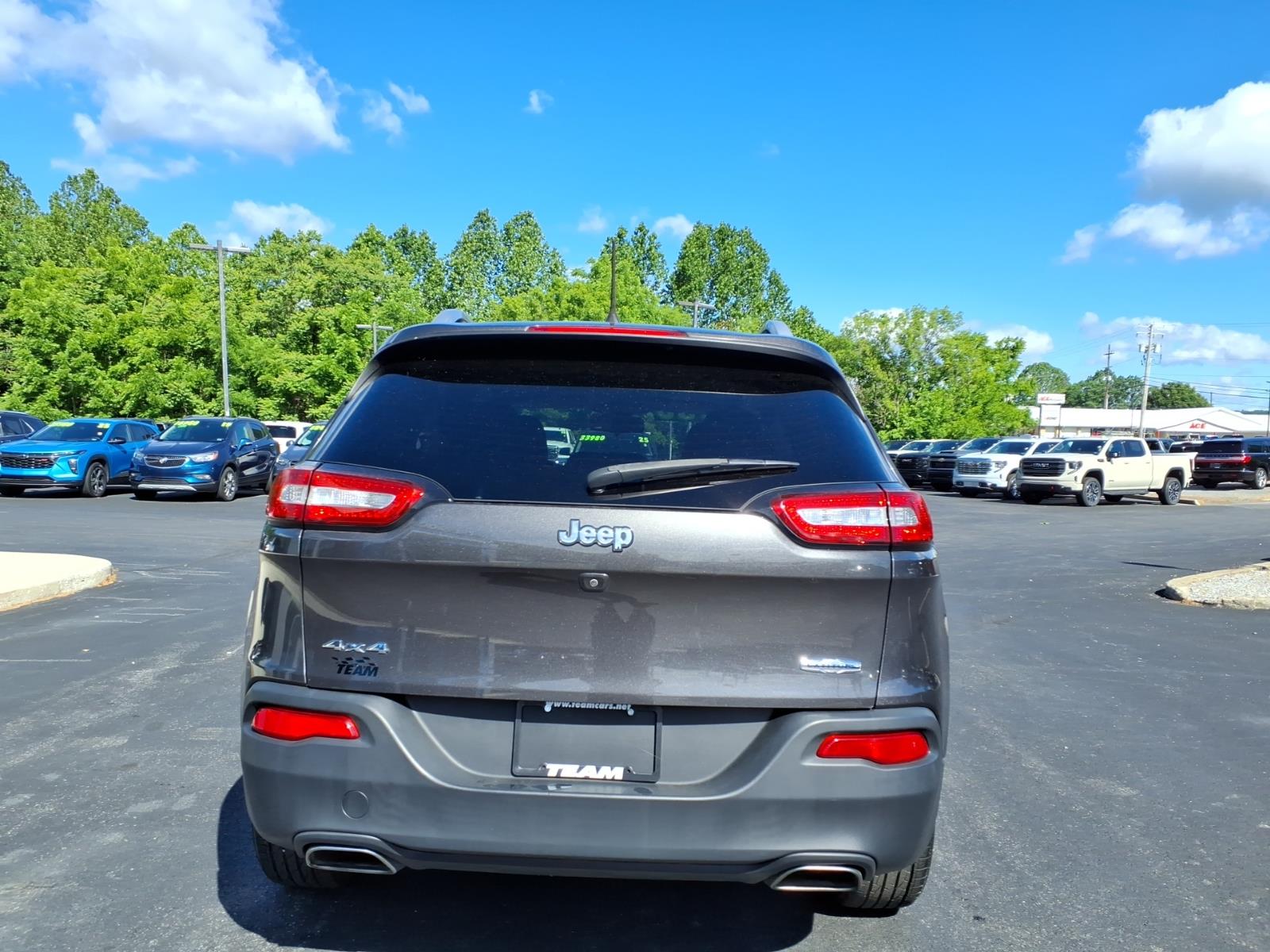 2017 Jeep Cherokee photo 6 of 25