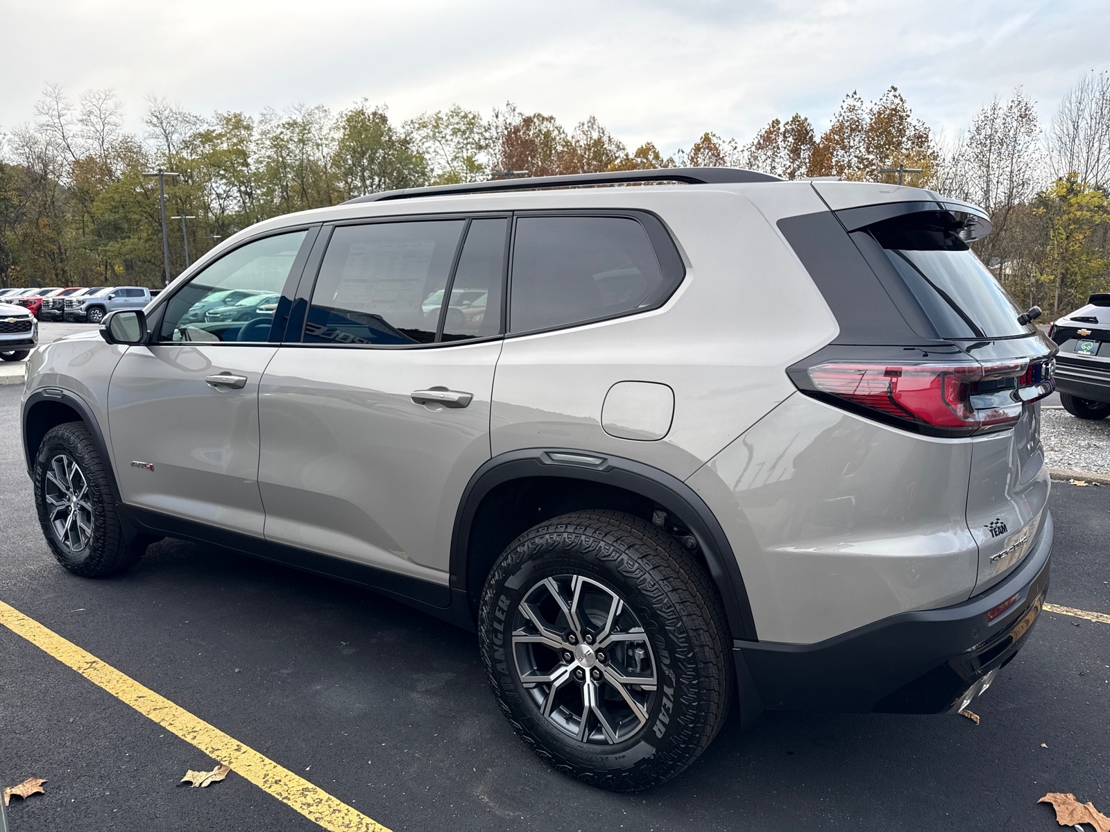2027 GMC Acadia photo 6 of 8