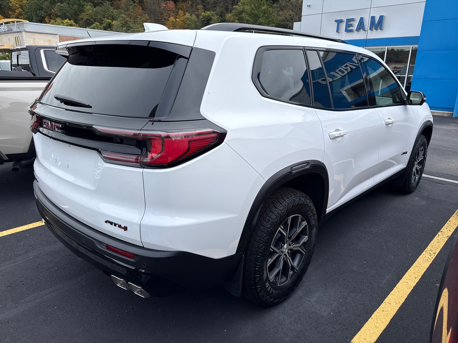 2026 GMC Acadia photo 6 of 8