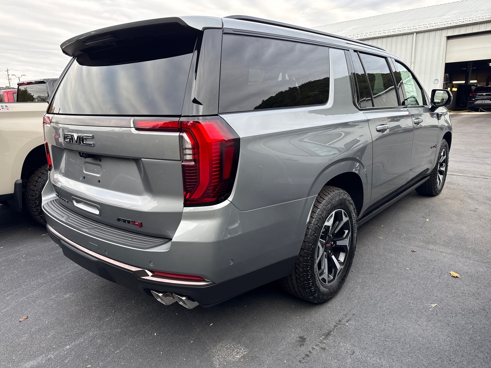 2027 GMC Yukon XL photo 6 of 12