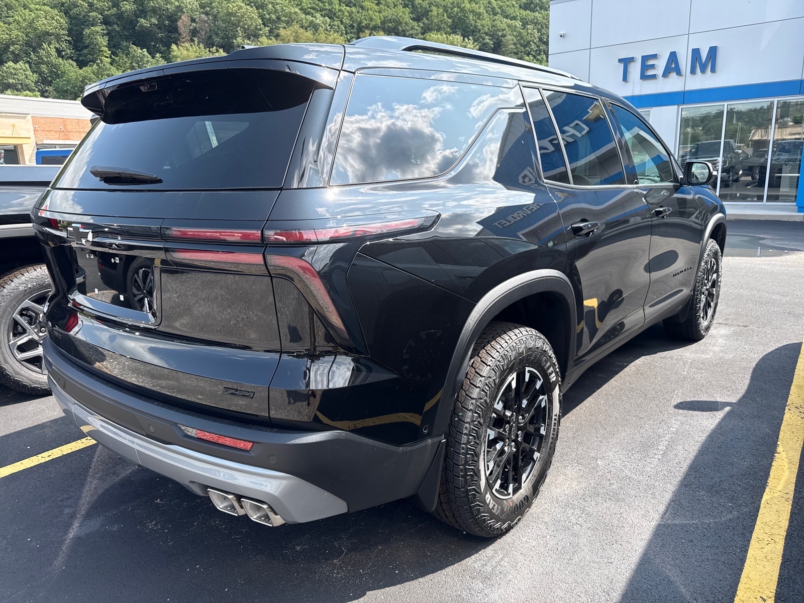 2026 Chevrolet Traverse Z71 Mosaic Black Metallic Gb8 at Team Chevrolet Buick GMC