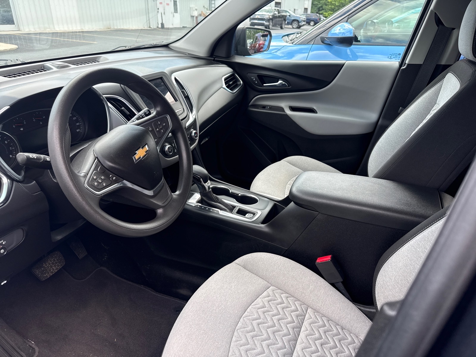 2022 Chevrolet Equinox photo 6 of 18