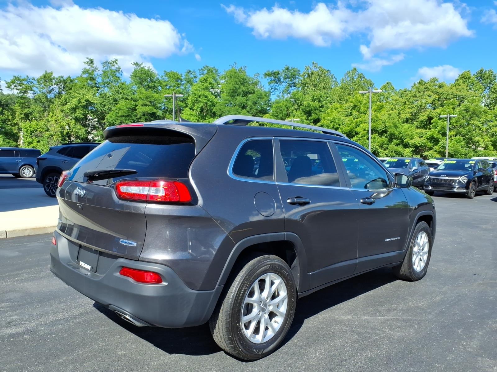 2017 Jeep Cherokee photo 7 of 25