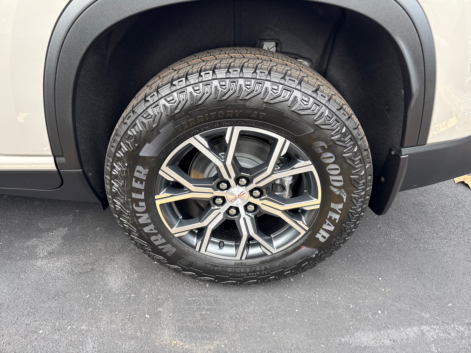 2027 GMC Acadia photo 7 of 8