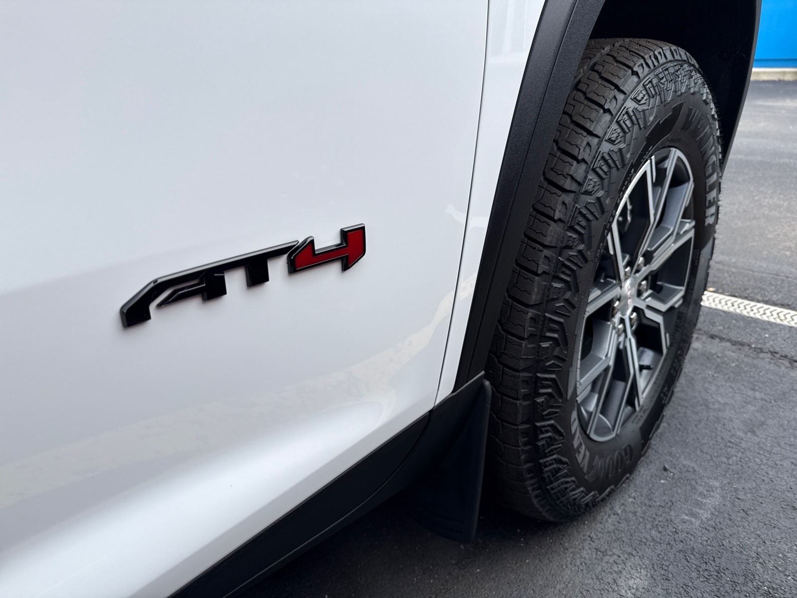 2026 GMC Acadia photo 7 of 8