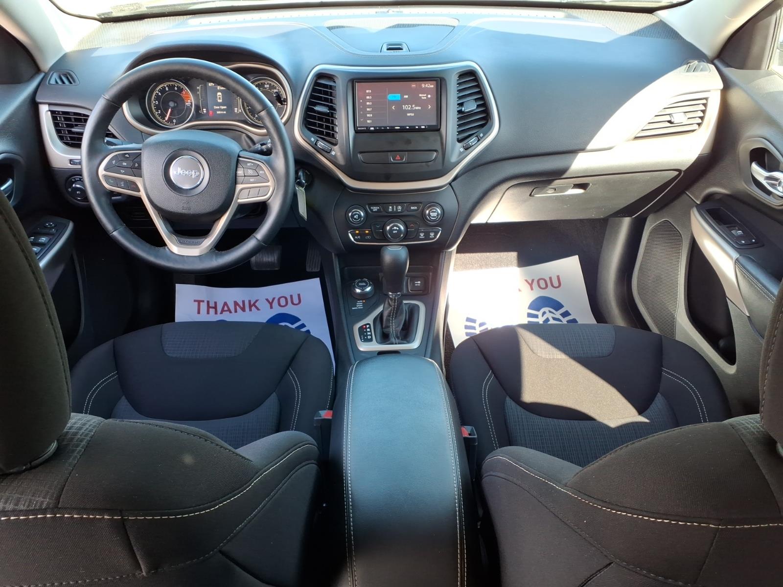 2017 Jeep Cherokee photo 8 of 25