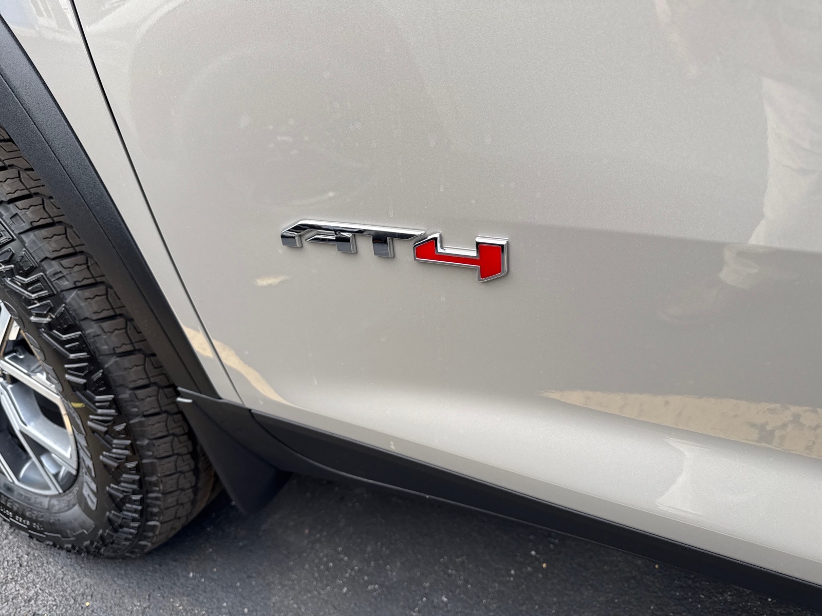 2027 GMC Acadia photo 8 of 8