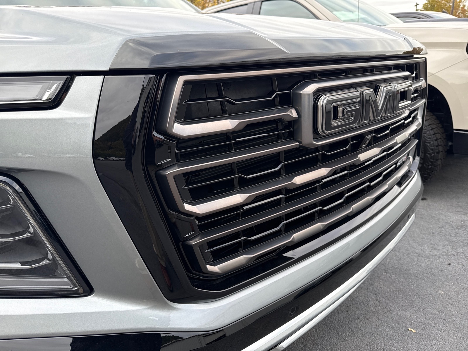 2027 GMC Yukon XL photo 8 of 12