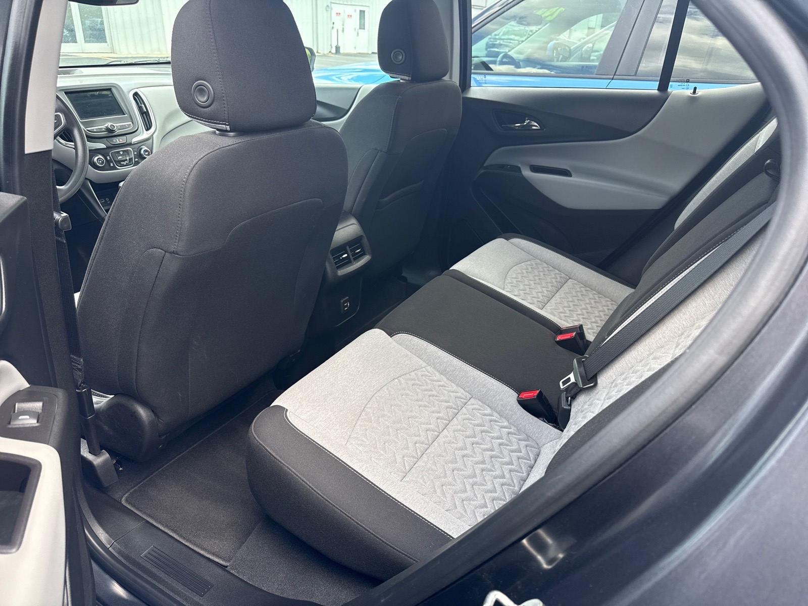 2022 Chevrolet Equinox photo 8 of 18