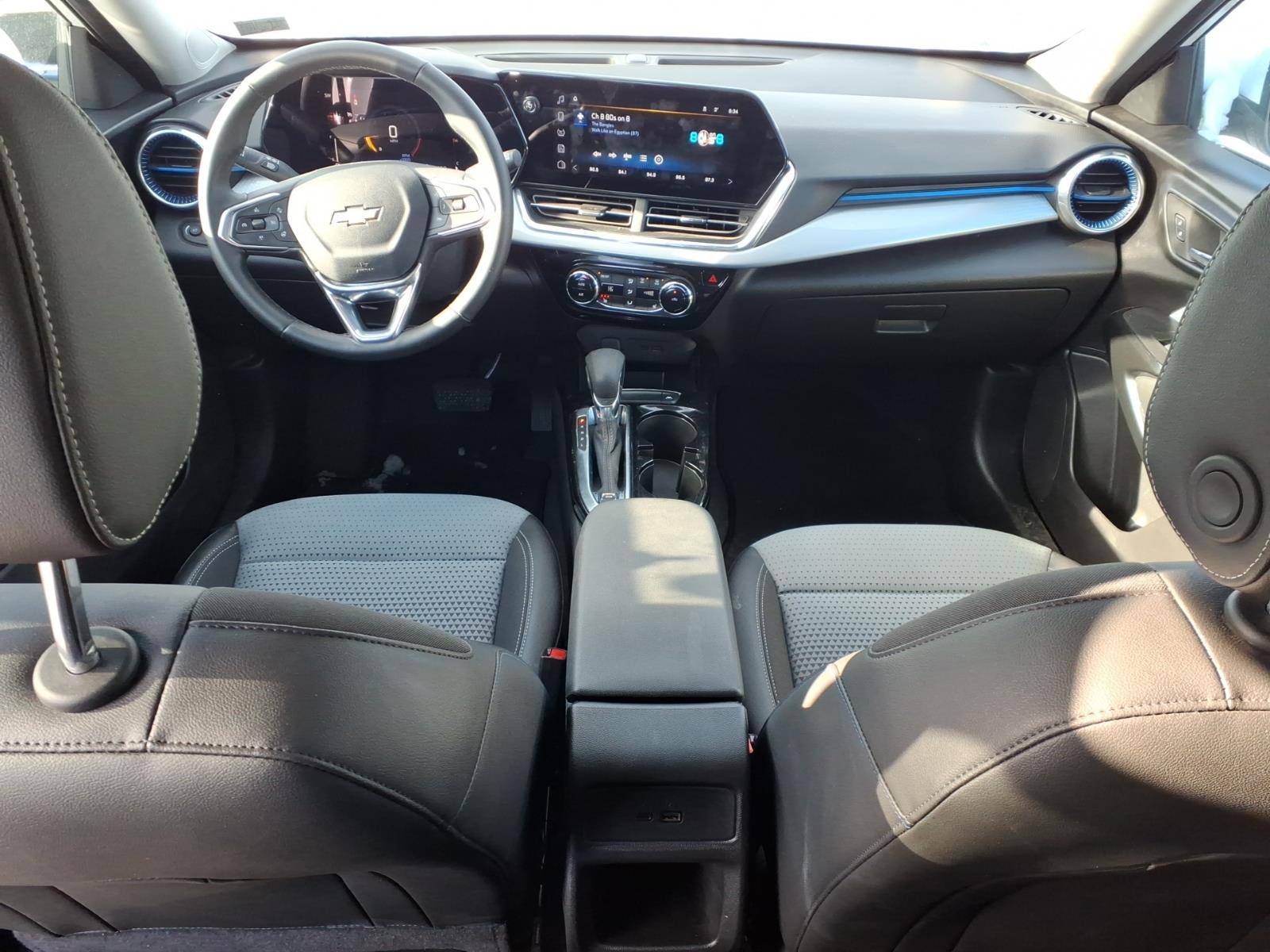2025 Chevrolet Trax LT Summit White (gaz) at Memorial Highway Chevrolet