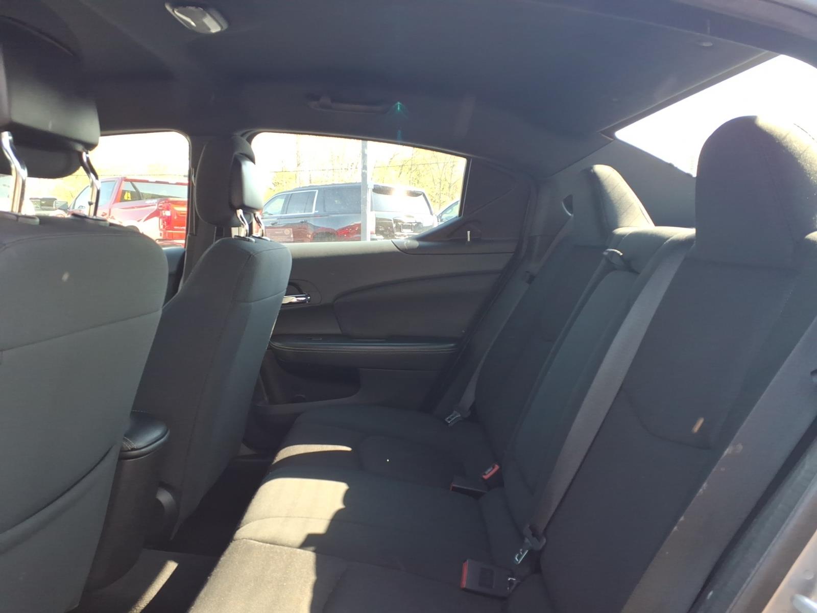 2014 Dodge Avenger SE - 8
