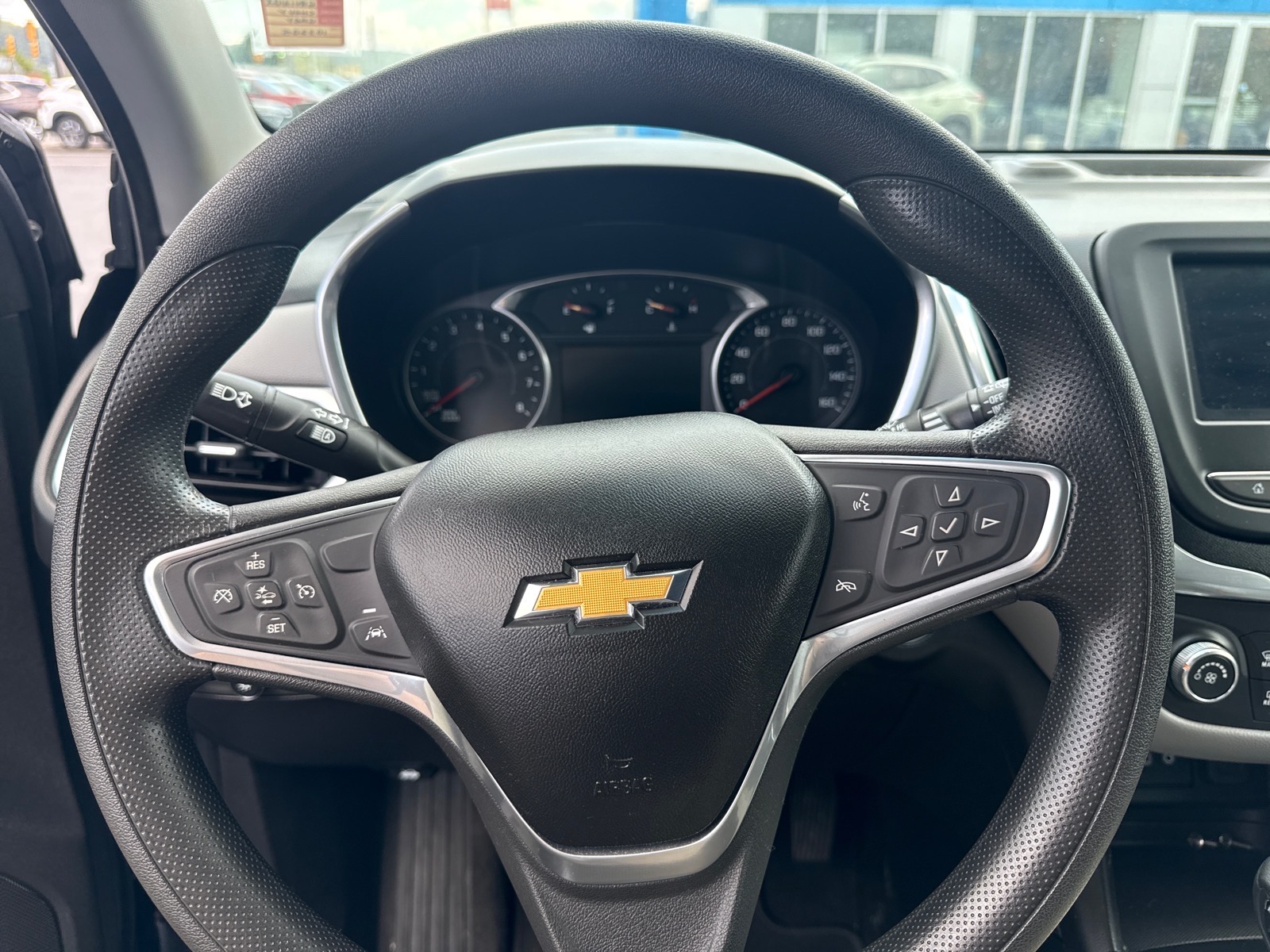 2022 Chevrolet Equinox photo 9 of 18