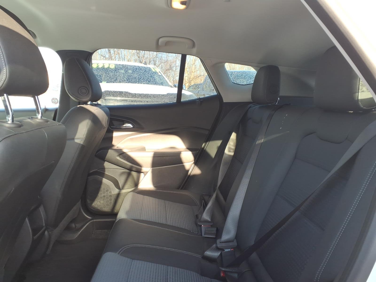 2025 Chevrolet Trax LT Summit White (gaz) at Memorial Highway Chevrolet