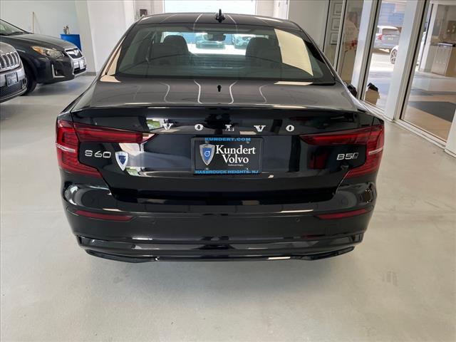2024 Volvo S60 B5 Core Dark Theme - Photo 10