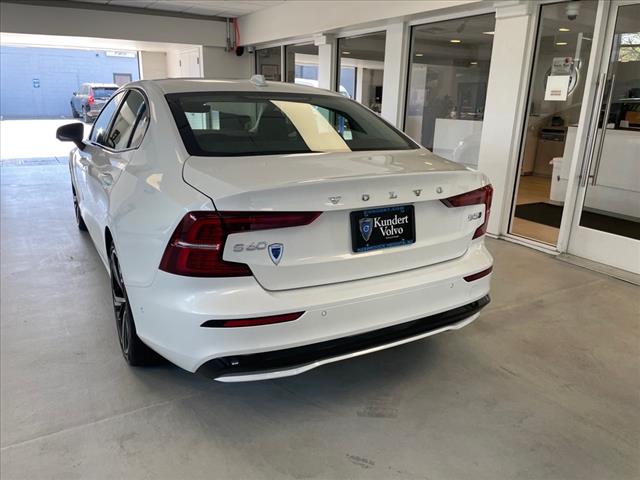 2024 Volvo S60 B5 Plus Dark Theme - Photo 10