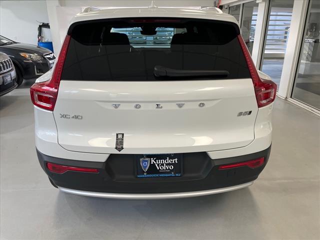 2025 Volvo XC40 B5 Core Bright Theme - Photo 10