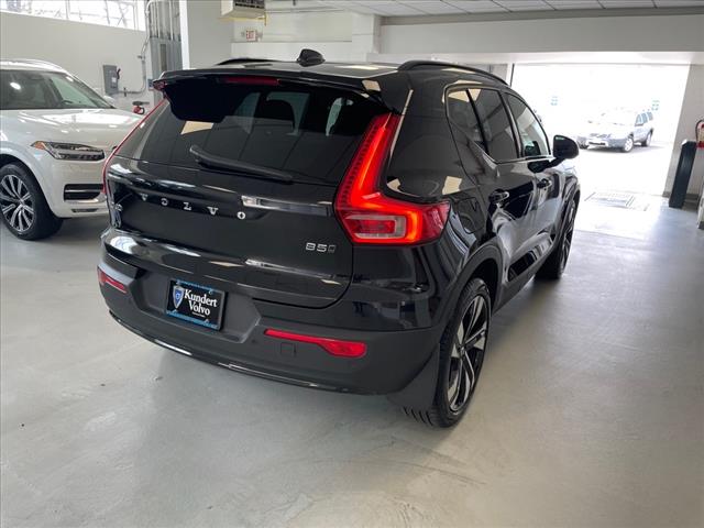 2024 Volvo XC40 B5 Plus Dark Theme - Photo 10