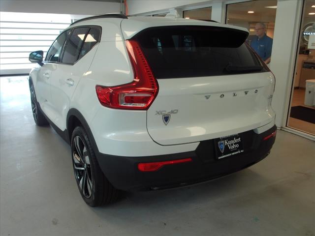 2023 Volvo XC40 B5 Plus Dark Theme - Photo 10