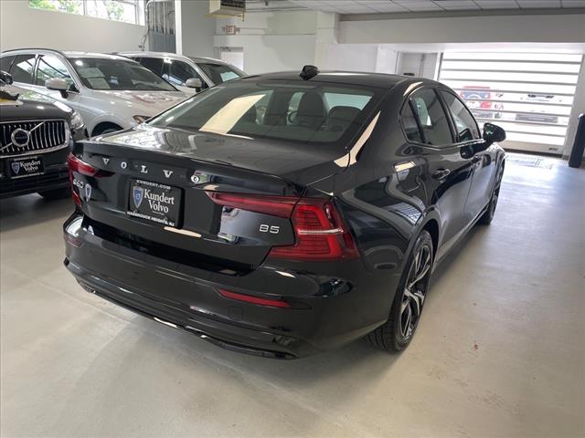 2024 Volvo S60 B5 Core Dark Theme - Photo 11