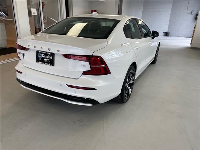 2024 Volvo S60 B5 Core Dark Theme - Photo 11