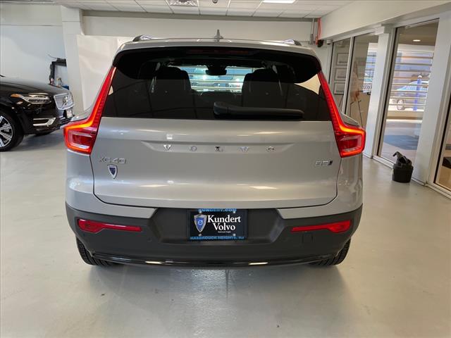 2023 Volvo XC40 B5 Plus Dark Theme - Photo 11