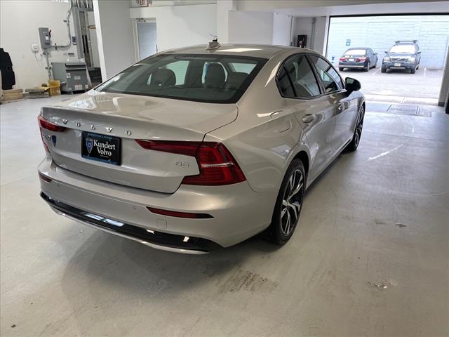 2024 Volvo S60 B5 Core Dark Theme - Photo 12
